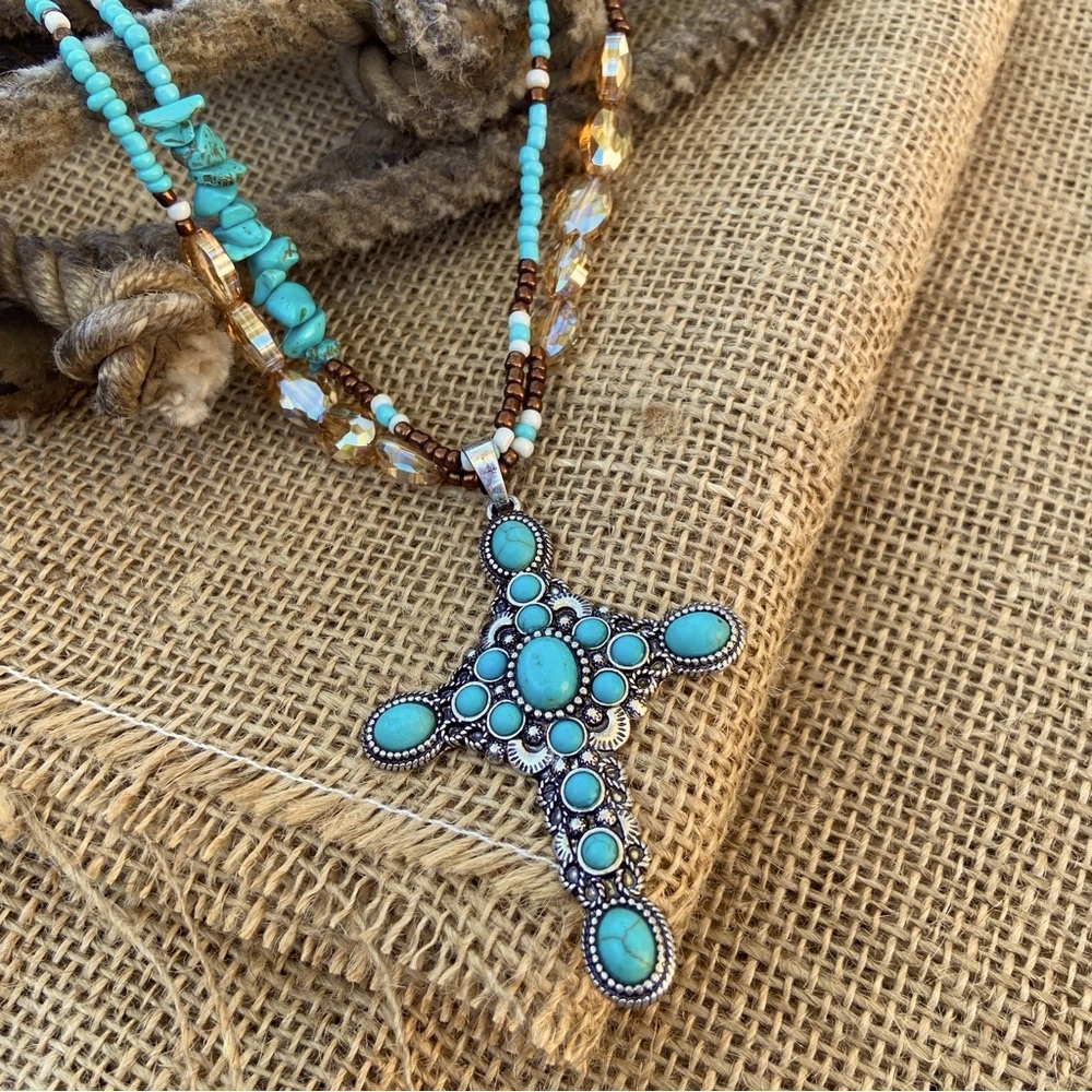 Faux Turquoise Western Beaded Necklace - Picture 3 of 9